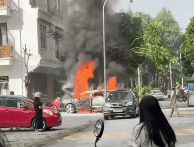 Bảo hiểm ô tô, Bảo hiểm thân vỏ ô tô, Emily xevaban, Bảo hiểm bắt buộc, Mua bảo hiểm ô tô, tư vấn bảo hiểm miễn phí, đòi quyền lợi bảo hiểm miễn phí, Cháy xe bảo hiểm có đền không, Xe ô tô bị bốc cháy, Bảo hiểm cháy xe ô tô